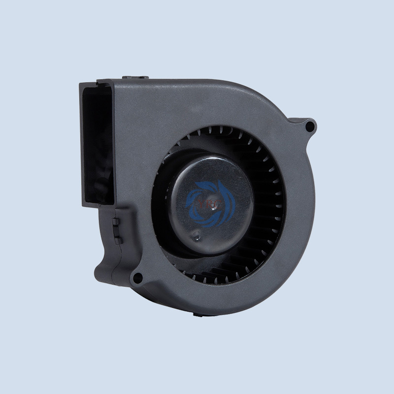 不同材質(zhì)的掃地機(jī)器人散熱風(fēng)扇特點(diǎn)及選擇策略